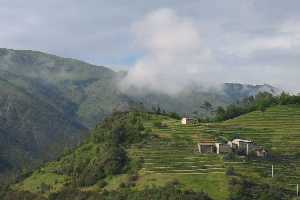 Xtrallusion offers independent self-guided Walking, Adventure, Activity, Skiing and Paragliding Holiday itineraries on the Italian Rivieras, in the Italian Lakes, in the Italian Alps and in some of the most beautiful corners of Italy.